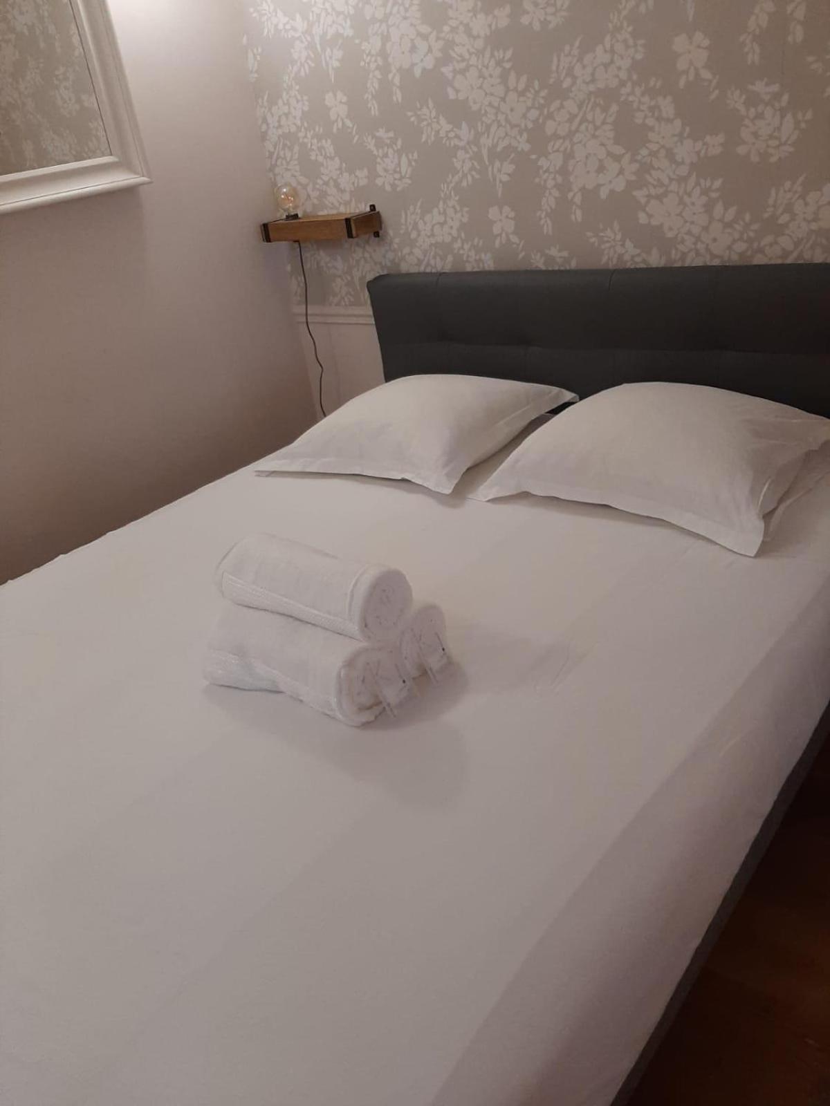 Ancien Atelier Parisien Grand 2 Pieces Apartment ภายนอก รูปภาพ